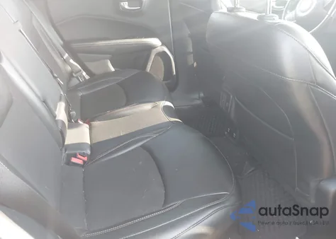 2021 Jeep Compass Latitude 4X4 z USA, uszkodzony, nr VIN 3C4NJDBB1MT506812